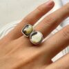 Серебряное двойное кольцо с пейзажным белым янтарем