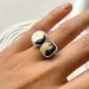 Серебряное двойное кольцо с пейзажным белым янтарем