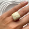 Серебряное кольцо с белым пейзажным квадратным янтарем