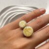 Серебряное двойное кольцо с пейзажным белым янтарем
