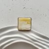 Серебряное квадратное кольцо с пейзажным белым янтарем