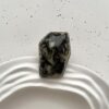 Серебряное большое геометрическое кольцо с темным янтарем с вкраплениями