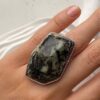 Серебряное большое геометрическое кольцо с темным янтарем с вкраплениями