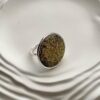Серебряное круглое большое кольцо с темным янтарем с золотыми вкраплениями