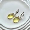Серебряные серьги бантики с граненым прозрачным янтарем