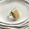 Серебряное квадратное большое кольцо с белым королевским янтарем