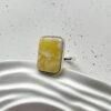 Серебряное квадратное кольцо с пейзажным янтарем с белыми вкраплениями