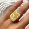Серебряное квадратное кольцо с пейзажным янтарем с белыми вкраплениями