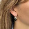 Серебряные серьги бантики с граненым янтарем