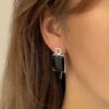 Серебряные квадратные серьги с вишневым янтарем