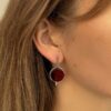 Серебряные круглые серьги с коньячным янтарем с вкраплениями